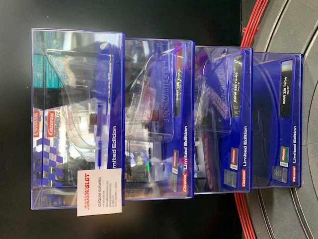 Carrera Digital Cajas Vacías Azules
